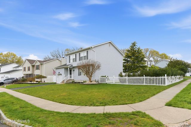 32 Bronia Street, Howell, NJ 07731
