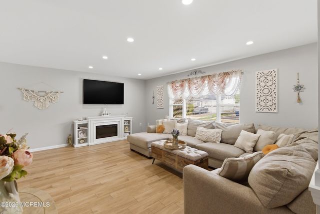 32 Bronia Street, Howell, NJ 07731