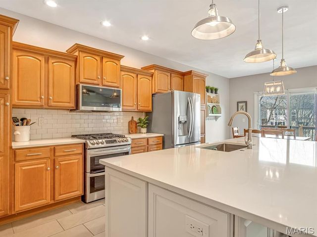 9 Timber Bluff Court, Glen Carbon, IL 62034