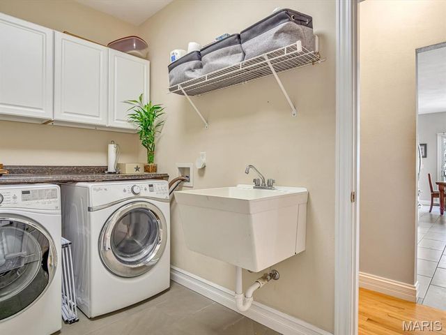 9 Timber Bluff Court, Glen Carbon, IL 62034