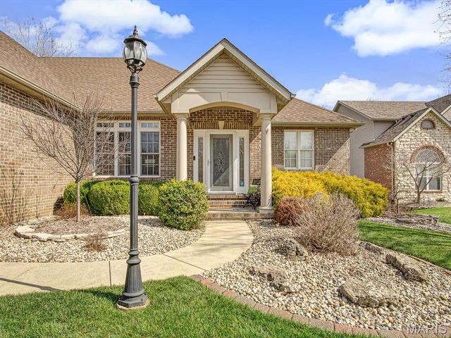 9 Timber Bluff Court, Glen Carbon, IL 62034