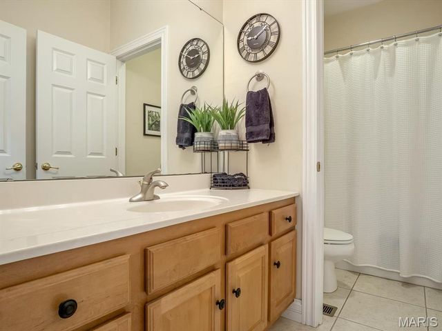 9 Timber Bluff Court, Glen Carbon, IL 62034