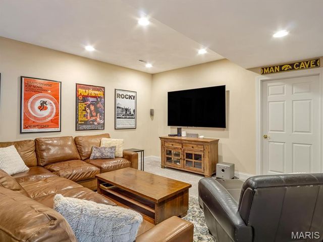 9 Timber Bluff Court, Glen Carbon, IL 62034