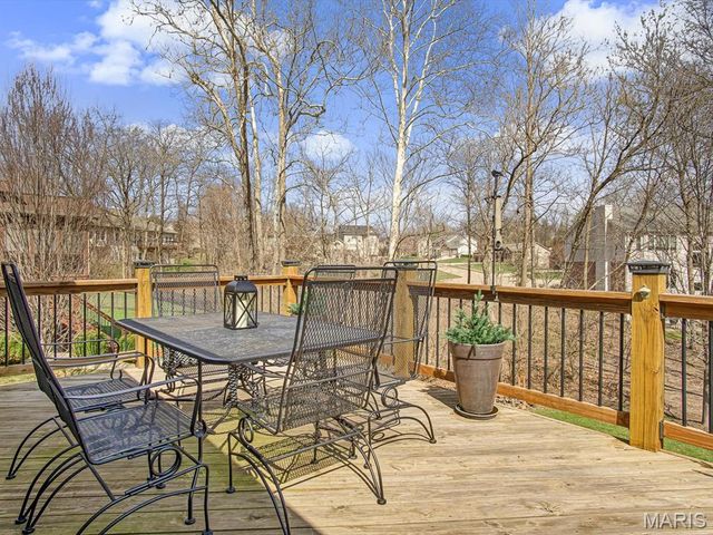 9 Timber Bluff Court, Glen Carbon, IL 62034