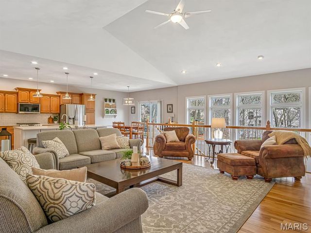 9 Timber Bluff Court, Glen Carbon, IL 62034