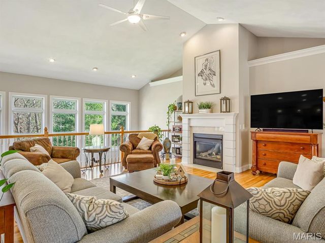 9 Timber Bluff Court, Glen Carbon, IL 62034