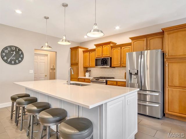 9 Timber Bluff Court, Glen Carbon, IL 62034