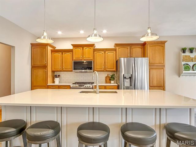 9 Timber Bluff Court, Glen Carbon, IL 62034