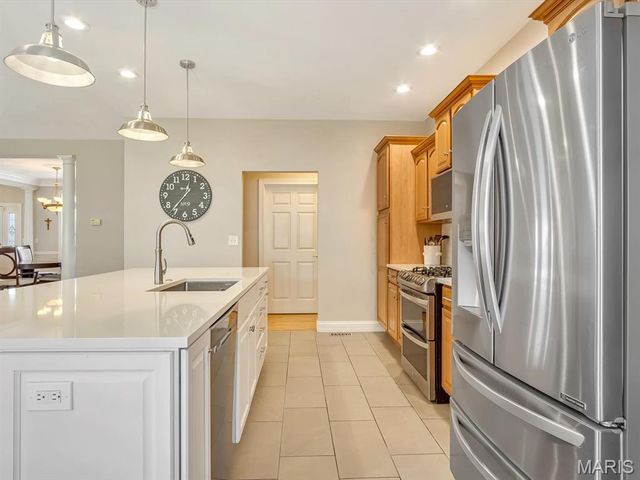 9 Timber Bluff Court, Glen Carbon, IL 62034