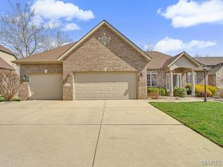 9 Timber Bluff Court, Glen Carbon, IL 62034