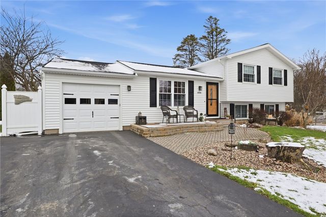 1555 Winterberry Court, Walworth, NY 14568