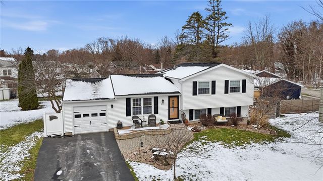 1555 Winterberry Court, Walworth, NY 14568