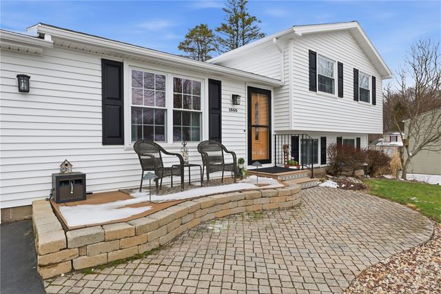 1555 Winterberry Court, Walworth, NY 14568