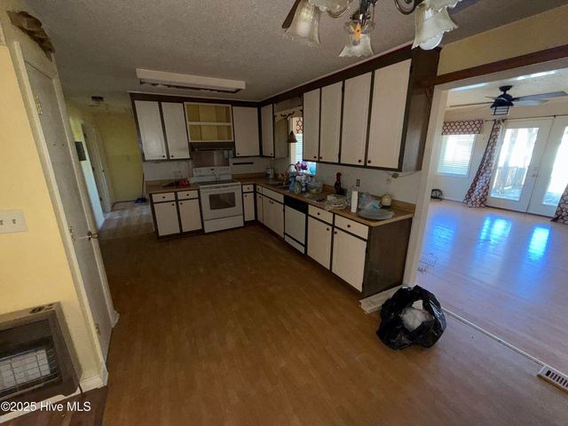 1938 Nc-403, Faison, NC 28341