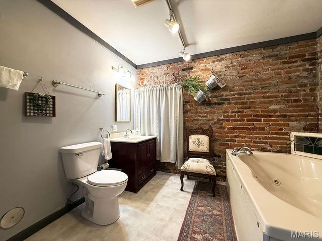 78 N Main Street, Ste Genevieve, MO 63670