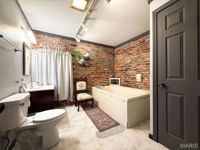 78 N Main Street, Ste Genevieve, MO 63670