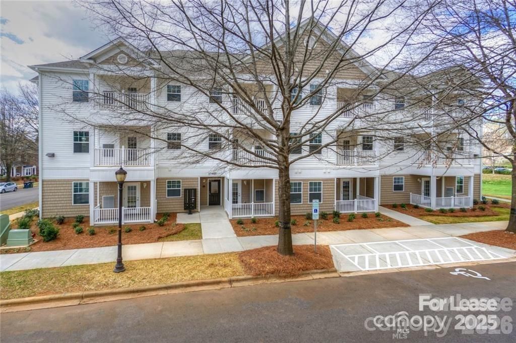 17905 Delmas Drive 203, Cornelius, NC 28031