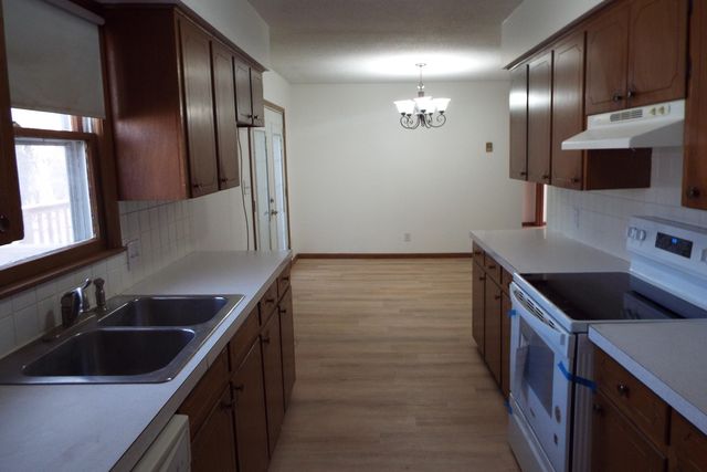 308 N Sunshine Street, Marshfield, MO 65706