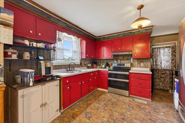 2500 Rawlings Rd, Woodlawn, TN 37191