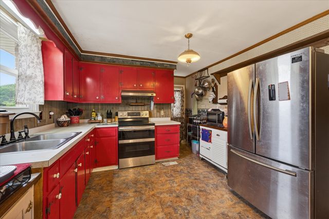 2500 Rawlings Rd, Woodlawn, TN 37191