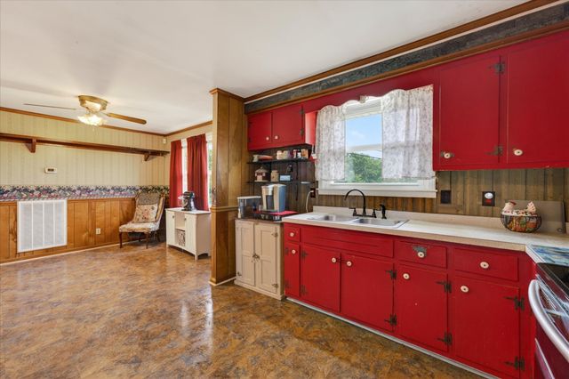 2500 Rawlings Rd, Woodlawn, TN 37191