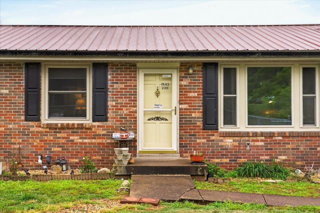 2500 Rawlings Rd, Woodlawn, TN 37191