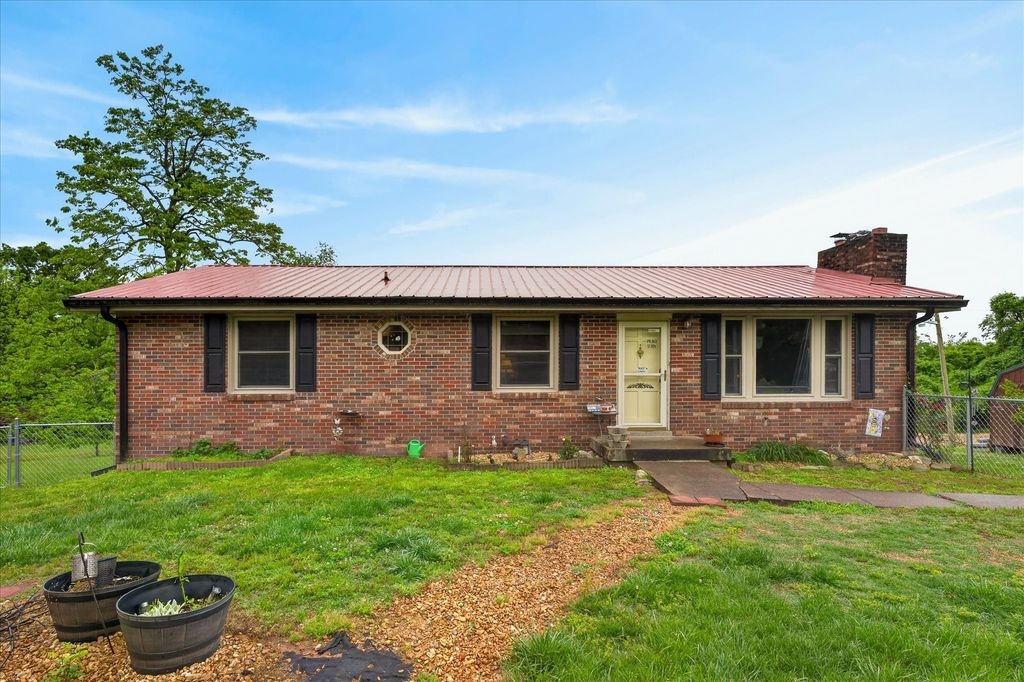 2500 Rawlings Rd, Woodlawn, TN 37191