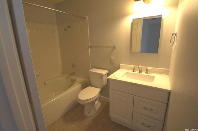 6150 BORDER TRAIL DR, San Antonio, TX 78240