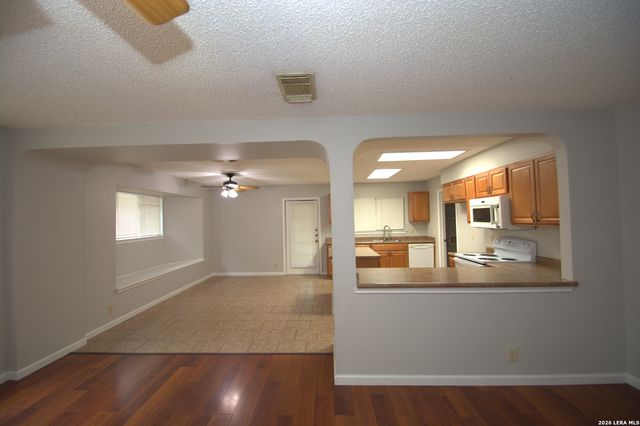 6150 BORDER TRAIL DR, San Antonio, TX 78240