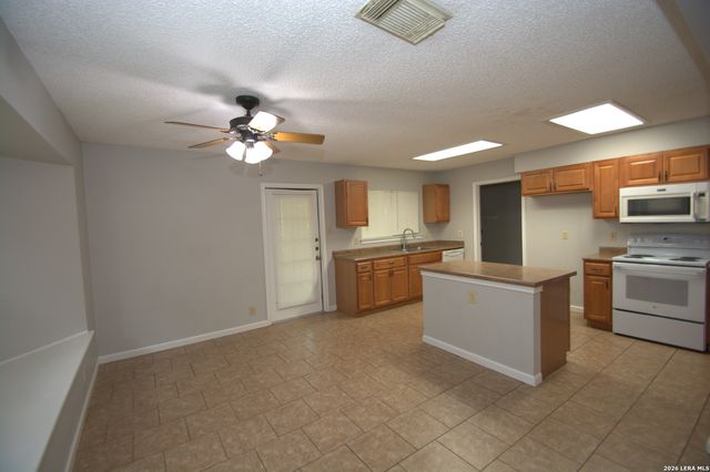 6150 BORDER TRAIL DR, San Antonio, TX 78240