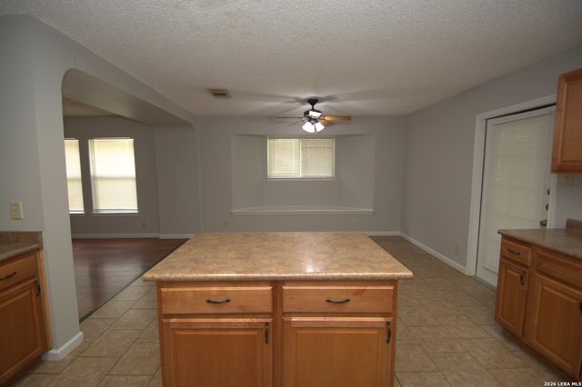 6150 BORDER TRAIL DR, San Antonio, TX 78240