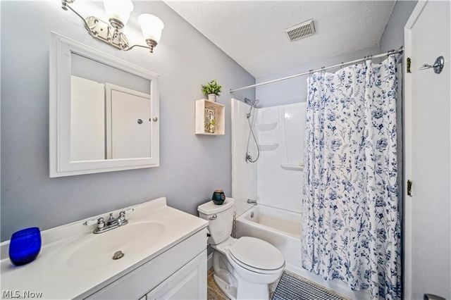 7987 Carriage Circle, Mentor, OH 44060