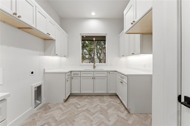 1283 Bunker Ranch BLVD, Dripping Springs, TX 78620