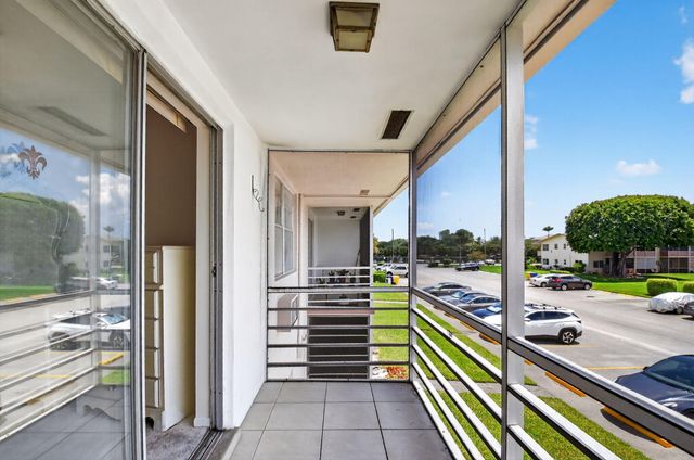 162 Easthampton G, West Palm Beach, FL 33417