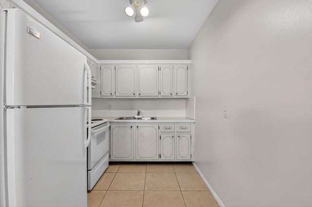 162 Easthampton G, West Palm Beach, FL 33417