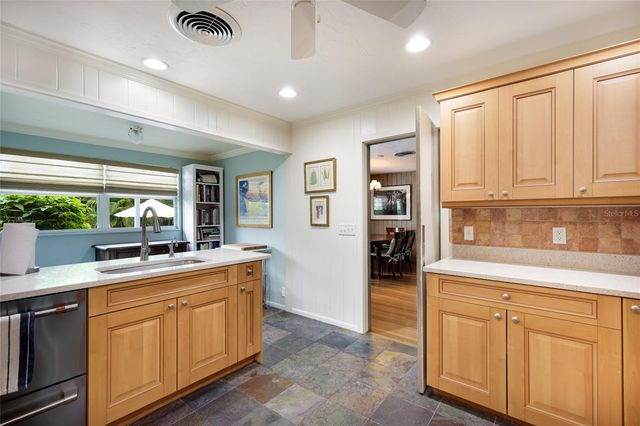 2070 HYDE PARK STREET, Sarasota, FL 34239