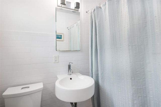 2070 HYDE PARK STREET, Sarasota, FL 34239