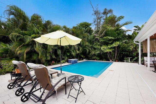 2070 HYDE PARK STREET, Sarasota, FL 34239