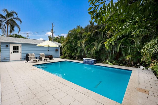 2070 HYDE PARK STREET, Sarasota, FL 34239