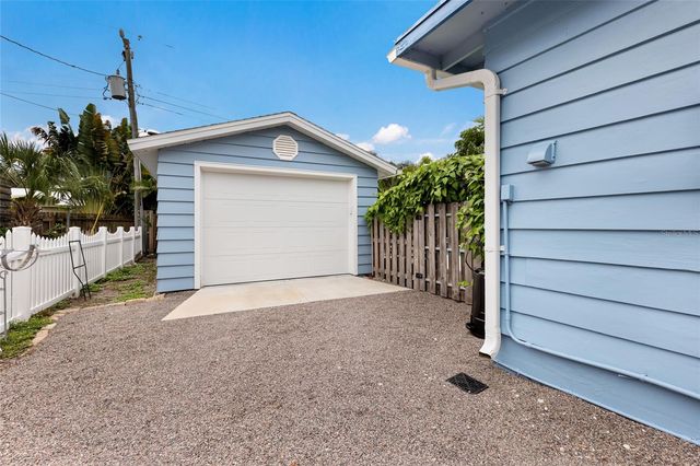 2070 HYDE PARK STREET, Sarasota, FL 34239