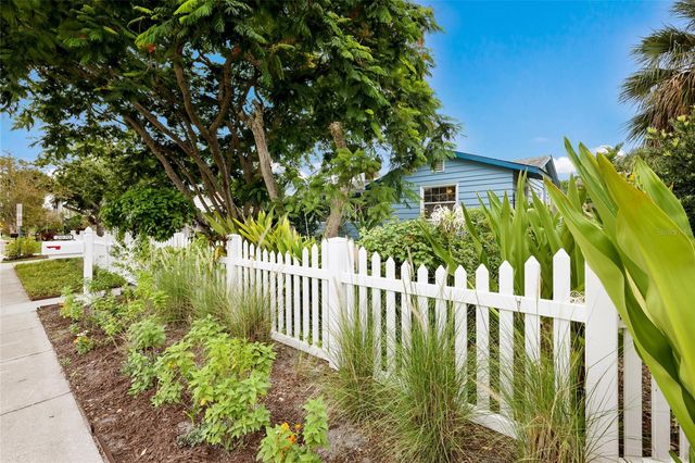 2070 HYDE PARK STREET, Sarasota, FL 34239