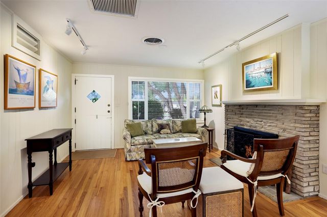 2070 HYDE PARK STREET, Sarasota, FL 34239