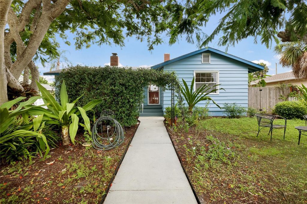 2070 HYDE PARK STREET, Sarasota, FL 34239
