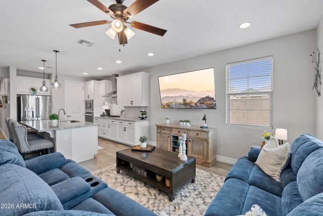 17227 W DESERT SAGE Drive, Goodyear, AZ 85338