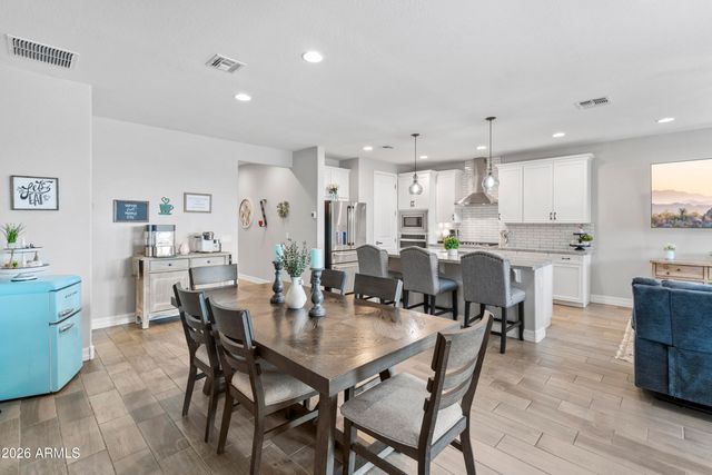 17227 W DESERT SAGE Drive, Goodyear, AZ 85338