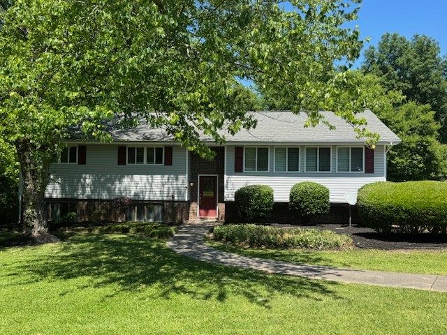1919 W Brookhaven Circle, Dalton, GA 30721