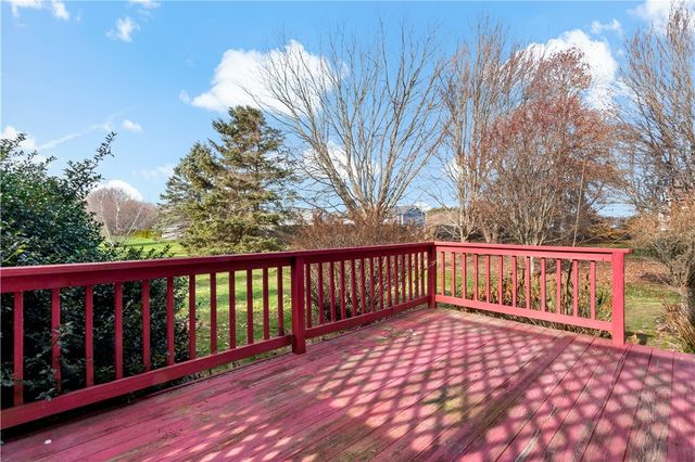 23 Gildas Lane, Portsmouth, RI 02871