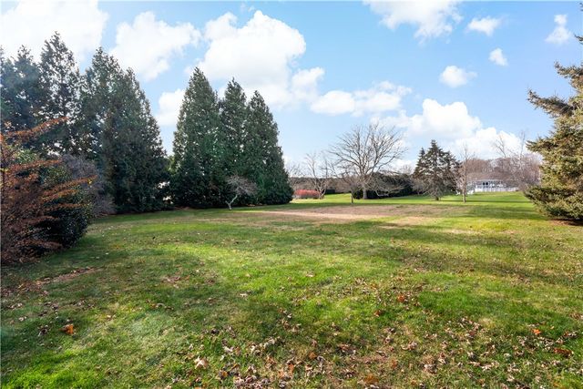 23 Gildas Lane, Portsmouth, RI 02871