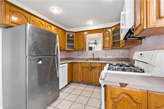 23 Gildas Lane, Portsmouth, RI 02871