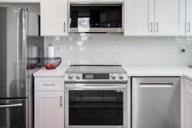 3947 W College AVENUE, Milwaukee, WI 53221